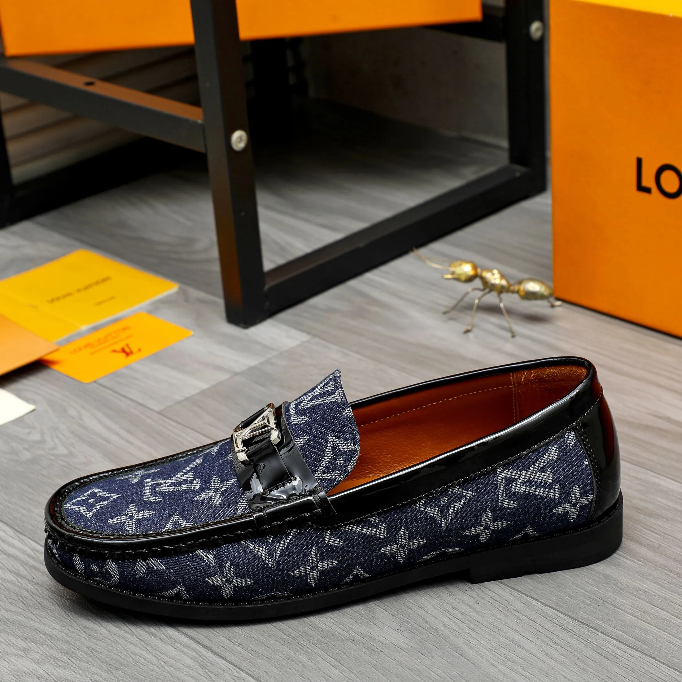 Men's shoes💰400 Product trademark: LV "Louis Vuitton" casual slip-on shoes Regular size: 38-45 (45 is custom-made and non-returnable) Product materials: Selected breathable fabric stitching upper, cowhide lining, rubber outsole